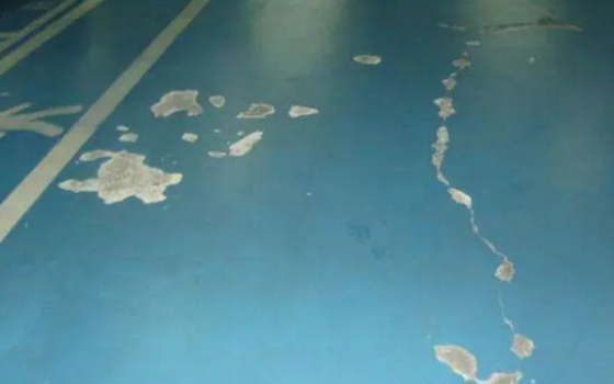 Pavimenti epossidici contro pavimenti poliurea - Vantaggi e svantaggi